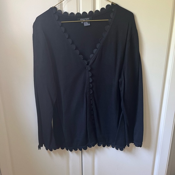 Black sweater - Picture 2 of 2